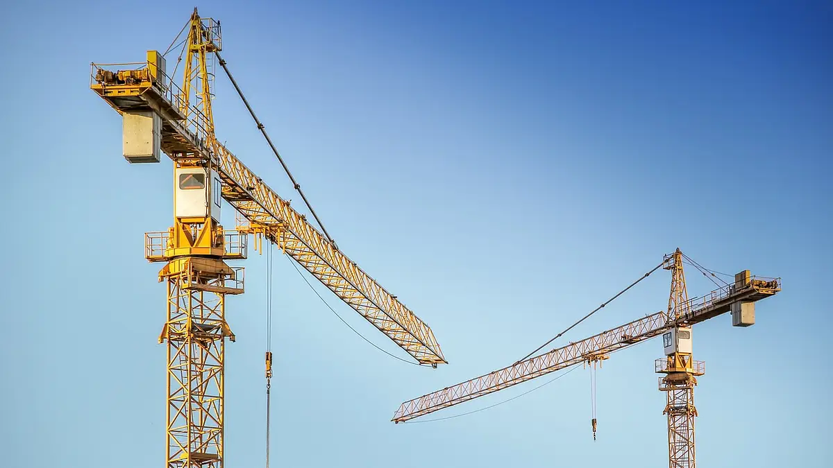 Jak wybrać podnośnik koszowy? Praktyczny poradnik 2025