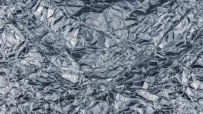 Czyszczenie żelazka folią aluminiową – skuteczna i tania met