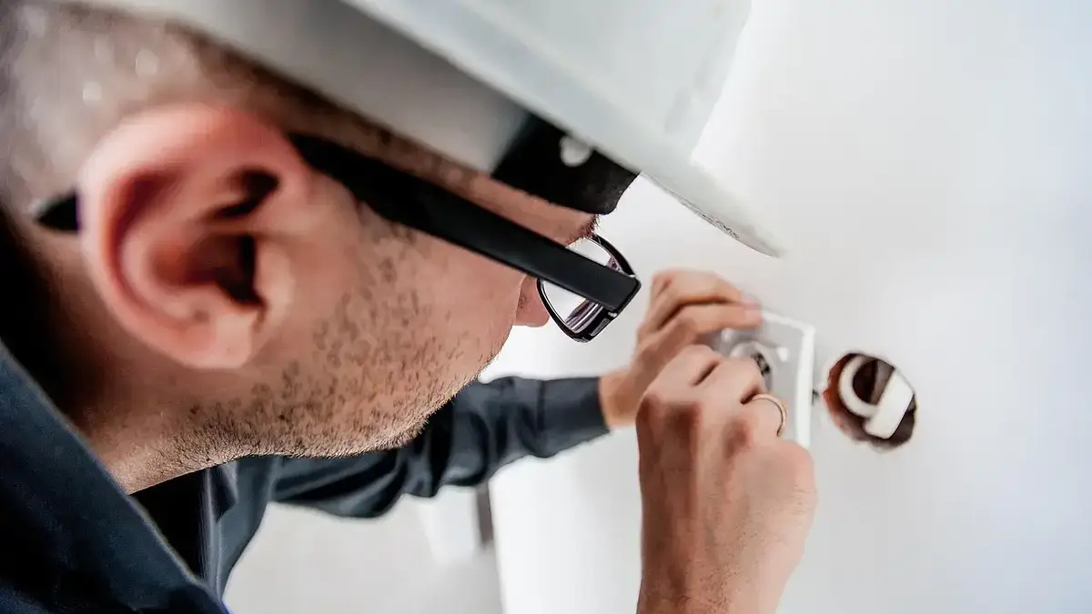 Koszt instalacji elektrycznej w domu 80m2 – 2025 cennik
